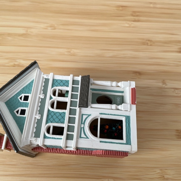 Lot 4 Hallmark Ornaments Nostalgic Houses & Shops 1988-91 NO boxes - Picture 10 of 12